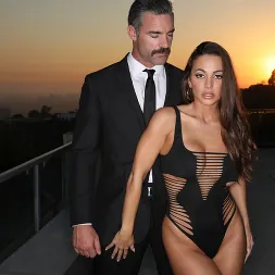 Abigail Mac en 'Evil Angel' Artcore: páginas centrales (Miniatura 49)