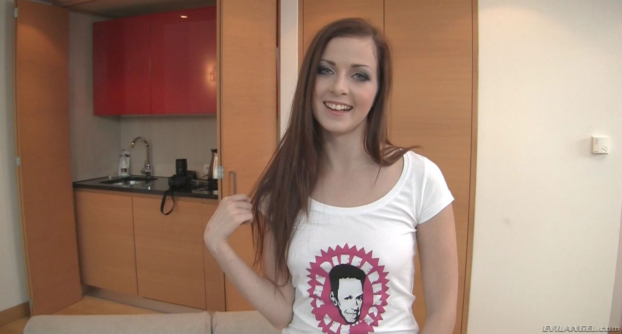Abigaile Johnson en 'Evil Angel' El punto de vista de Rocco 11 (Miniatura 2)