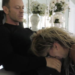 Adira Allure en 'Evil Angel' Cuando Rocco conoce a Adira (Miniatura 13)