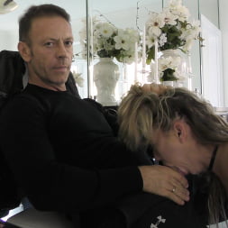 Adira Allure en 'Evil Angel' Cuando Rocco conoce a Adira (Miniatura 14)