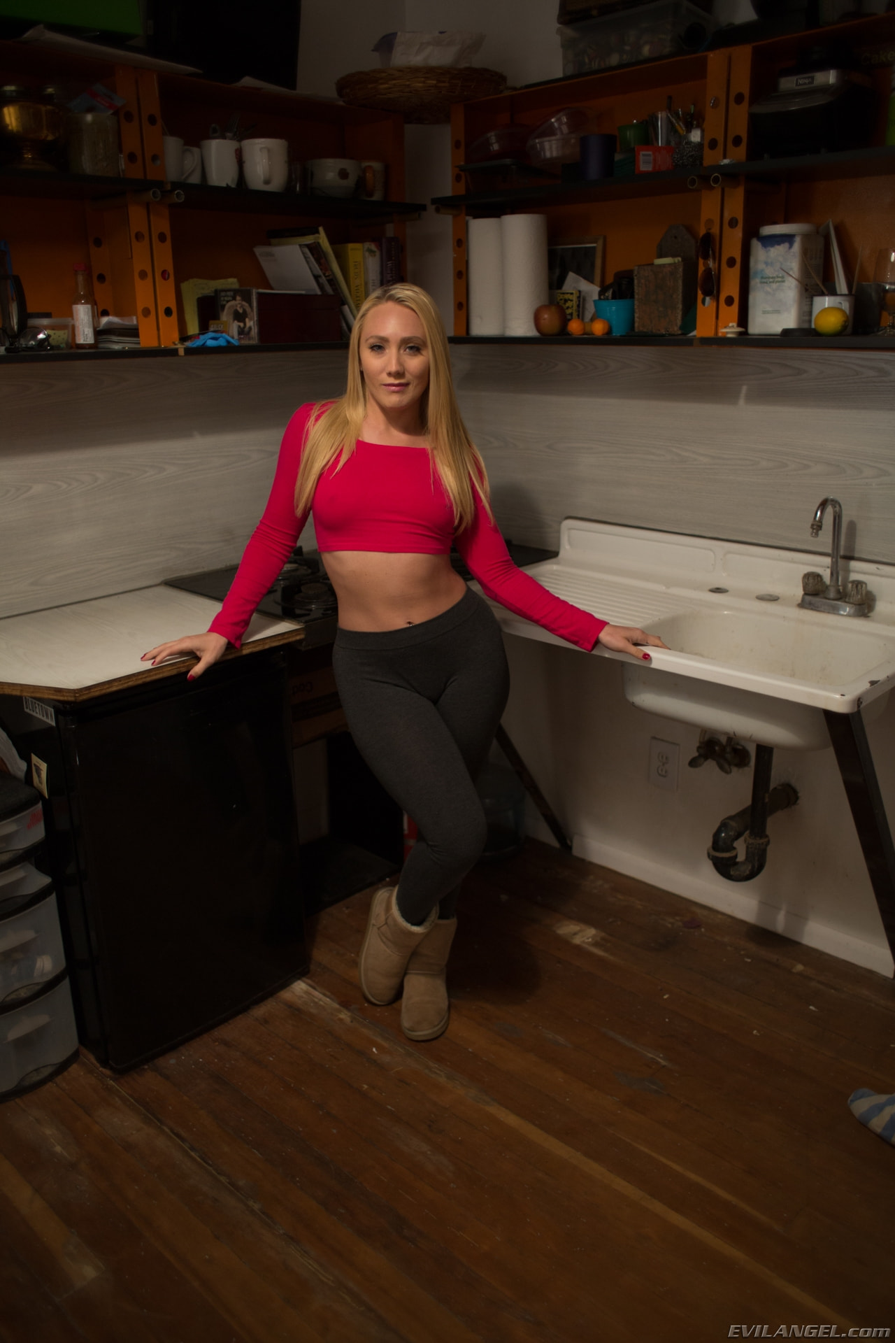 AJ Applegate en 'Evil Angel' Ahogado y empapado 2 (Miniatura 1)