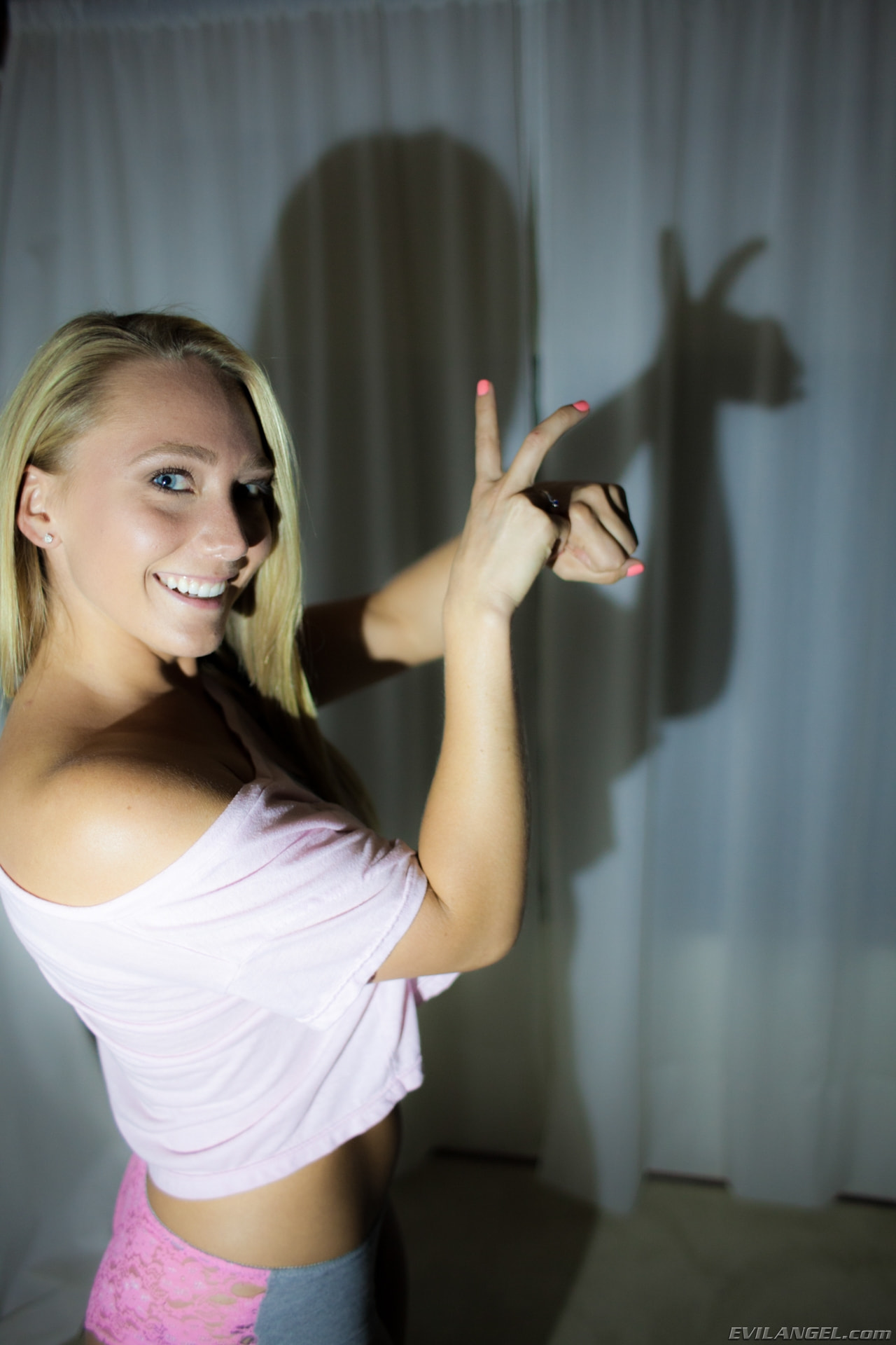 AJ Applegate en 'Evil Angel' Maltratado 6 (Miniatura 2)