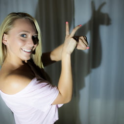 AJ Applegate en 'Evil Angel' Maltratado 6 (Miniatura 2)