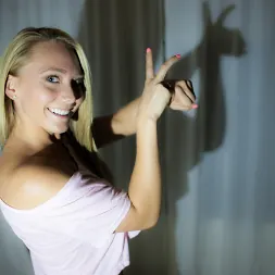 AJ Applegate en 'Evil Angel' Maltratado 6 (Miniatura 2)