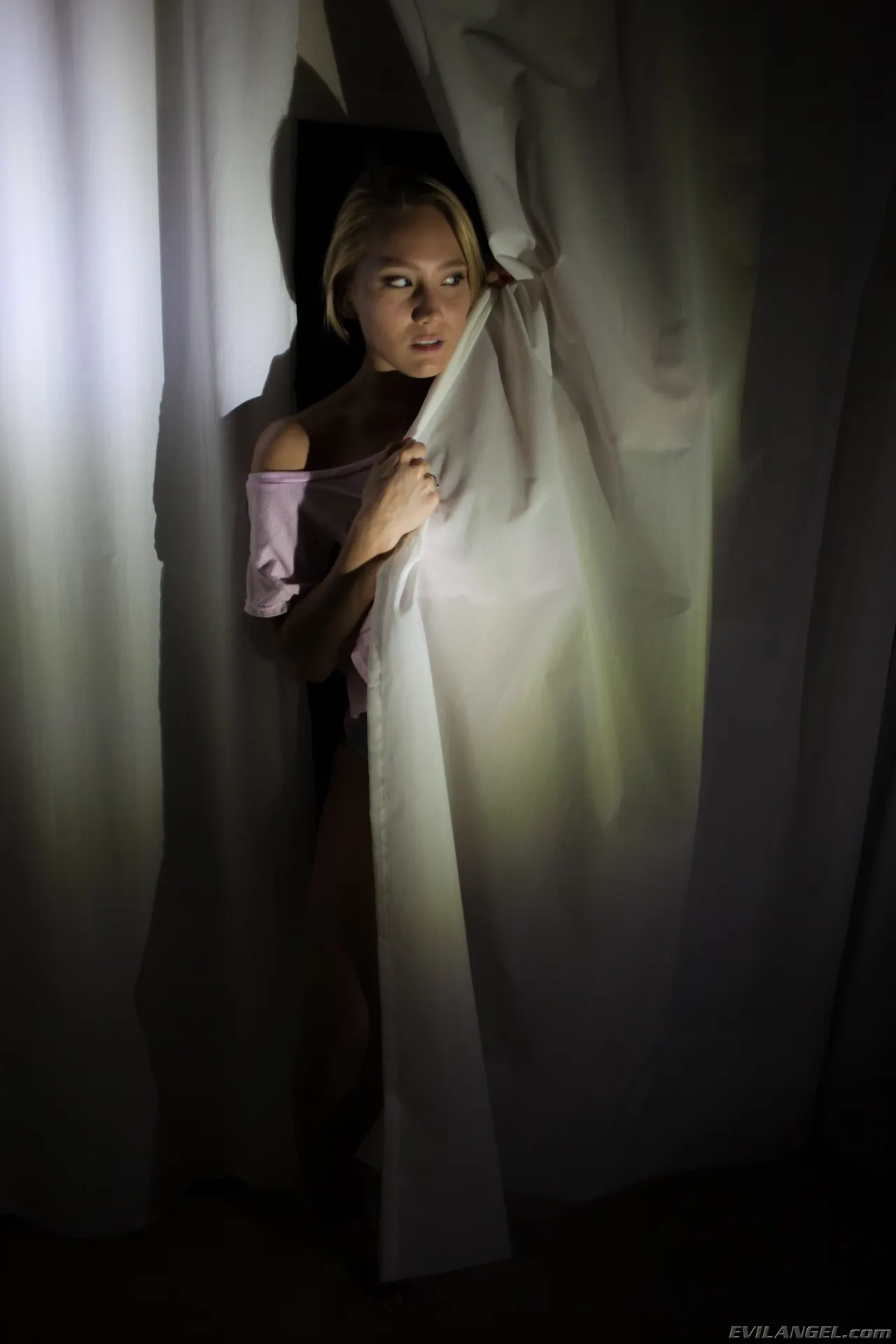 Evil Angel 'Maltratado 6' protagonizando AJ Applegate (foto 12)