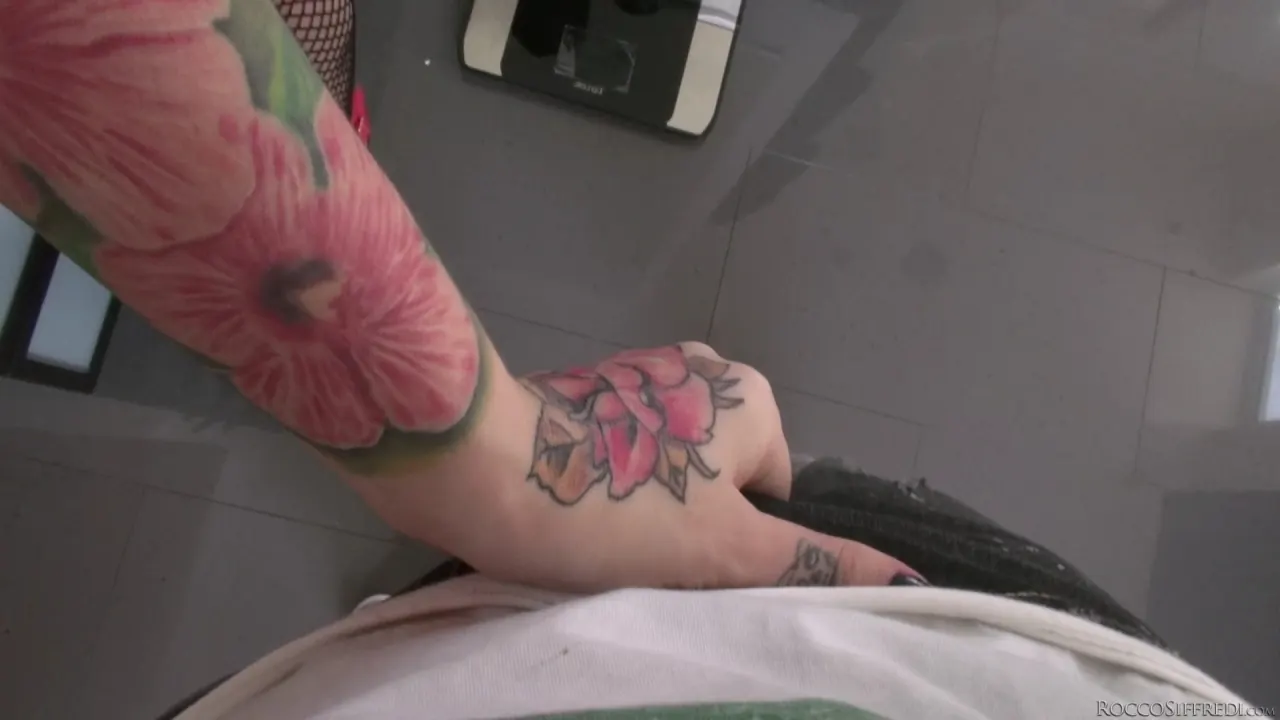 Evil Angel 'Las iniciaciones íntimas de Rocco 2' protagonizando Alby Rydes (foto 6)