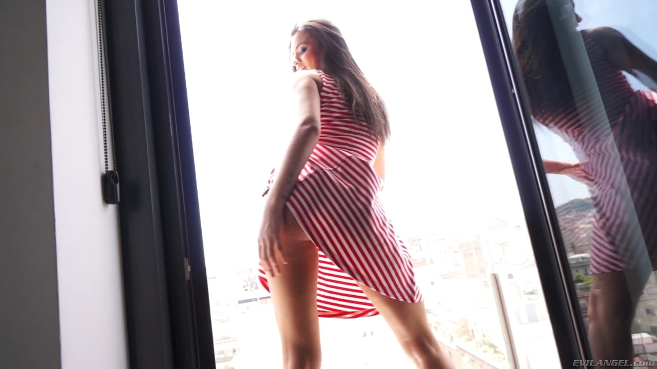 Alicia Poz en 'Evil Angel' Fucking: el juego del mundo (Miniatura 2)