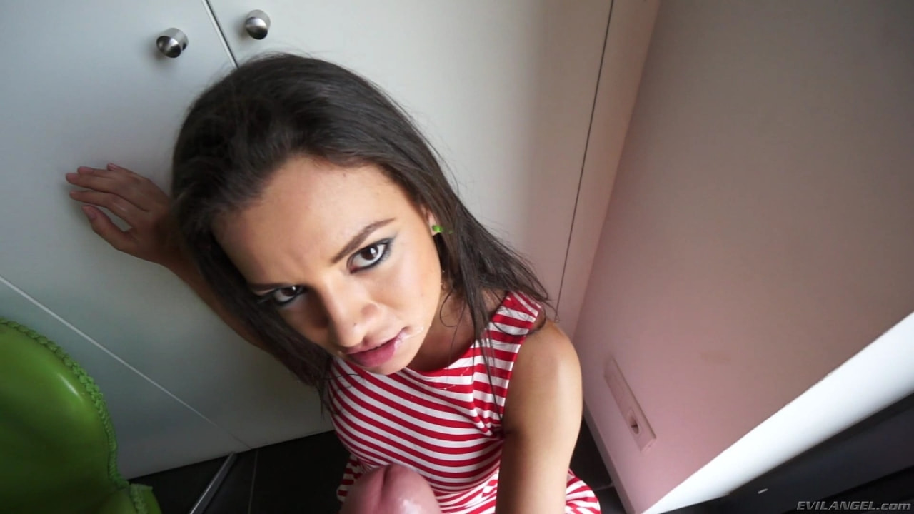 Alicia Poz en 'Evil Angel' Fucking: el juego del mundo (Miniatura 8)