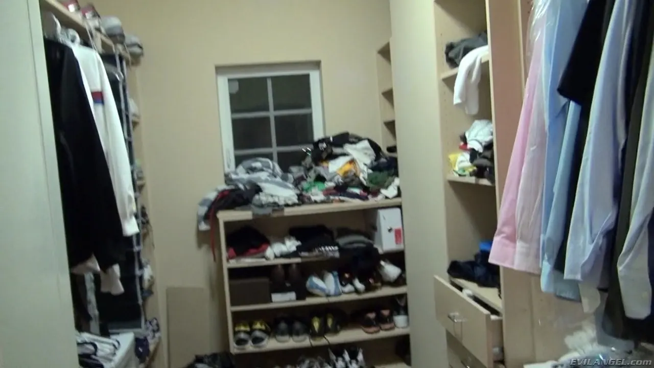 Evil Angel 'Raw 11' starring Alison Tyler (Photo 4)