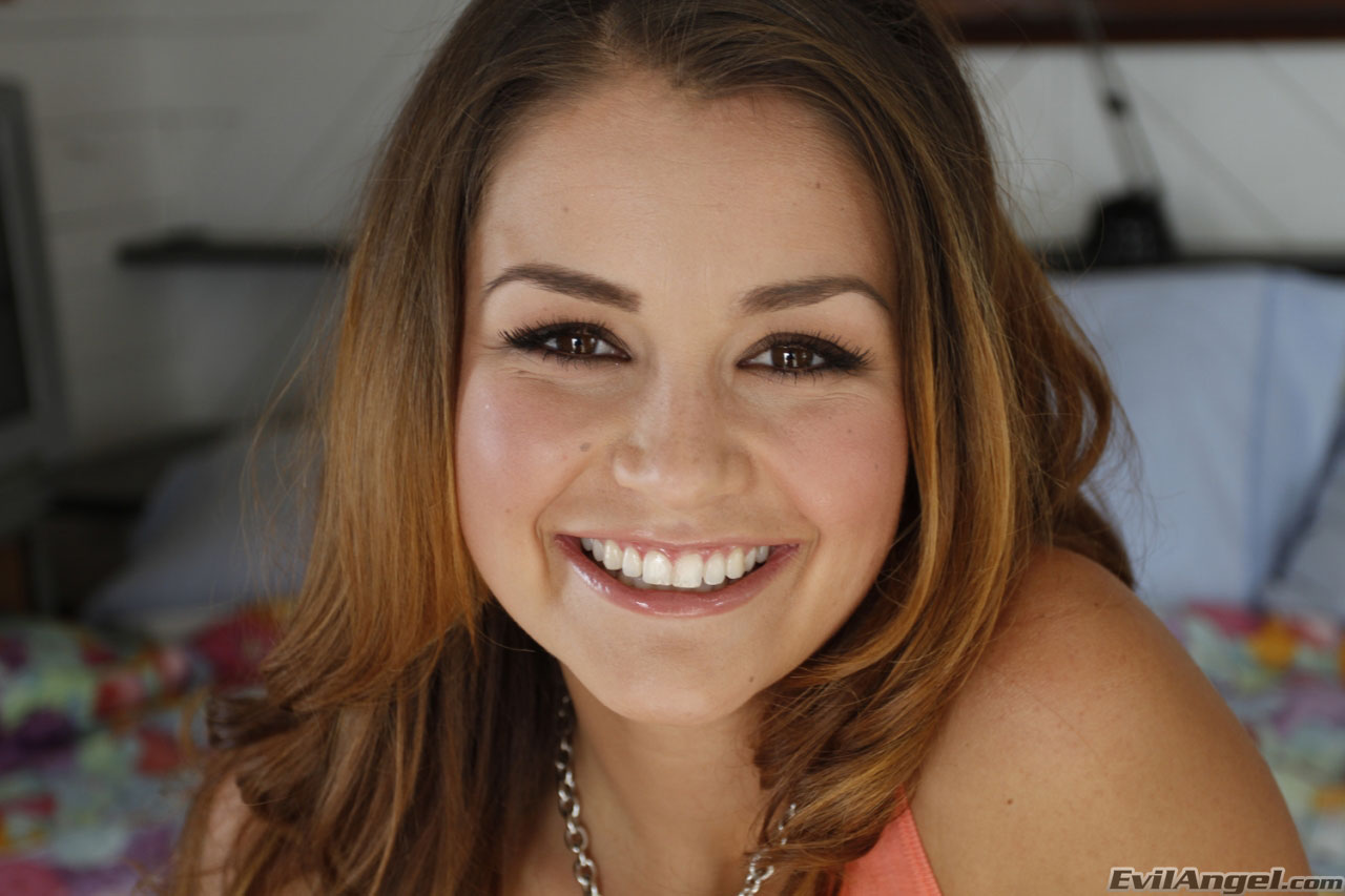 Allie Haze en 'Evil Angel' Clase de estiramiento 4 (Miniatura 1)