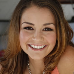 Allie Haze en 'Evil Angel' Clase de estiramiento 4 (Miniatura 1)