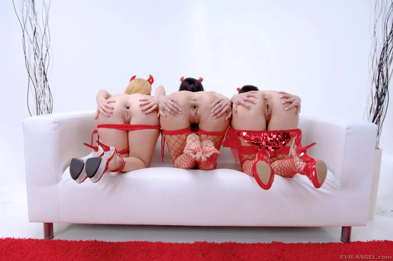 Alysa in 'Strap On Anal Lesbians' from 'Evil Angel' (Photo 65) Evil Angel 'Strap On Anal Lesbians' starring Alysa (Photo 65)