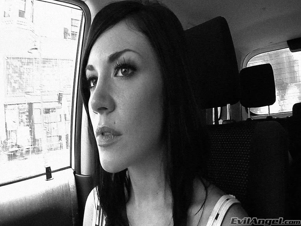 Evil Angel 'Agujero en la pared 01' protagonizando Andy San Dimas (foto 1)