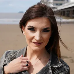 Angel Long en 'Evil Angel' Destruye mi maquillaje (Miniatura 1)