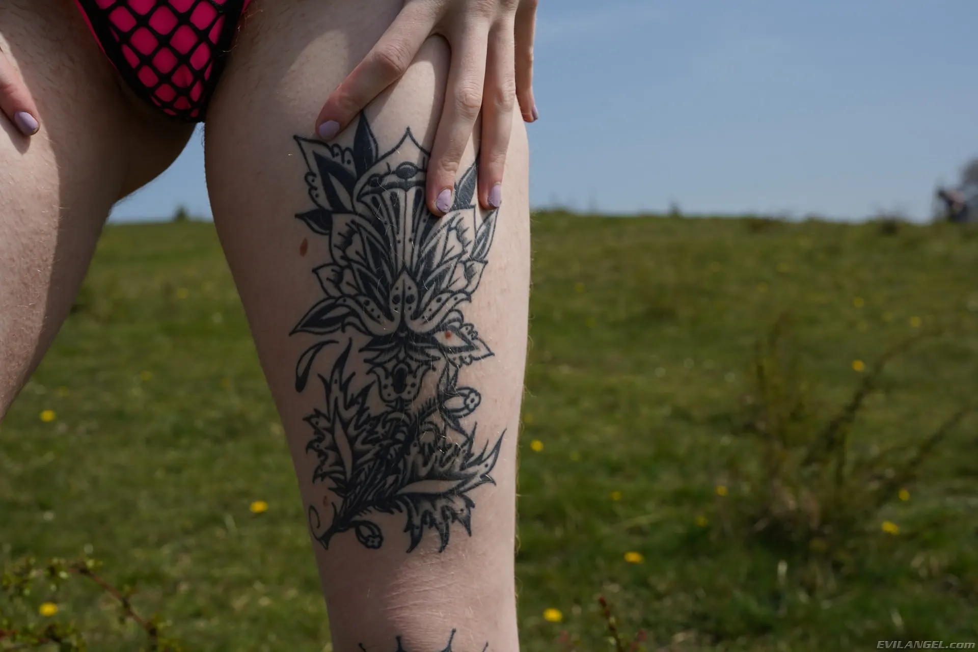 Evil Angel 'Destruye mi maquillaje' protagonizando Angel Long (foto 6)