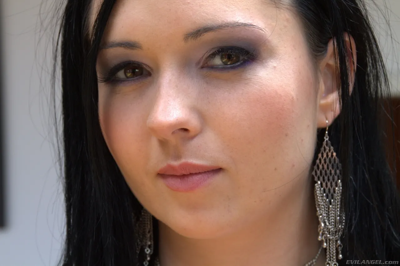 Evil Angel 'Clase de estiramiento 12' protagonizando Angell Summers (foto 1)