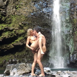 Anikka Albrite en 'Evil Angel' Mick ama a Anikka (Miniatura 10)