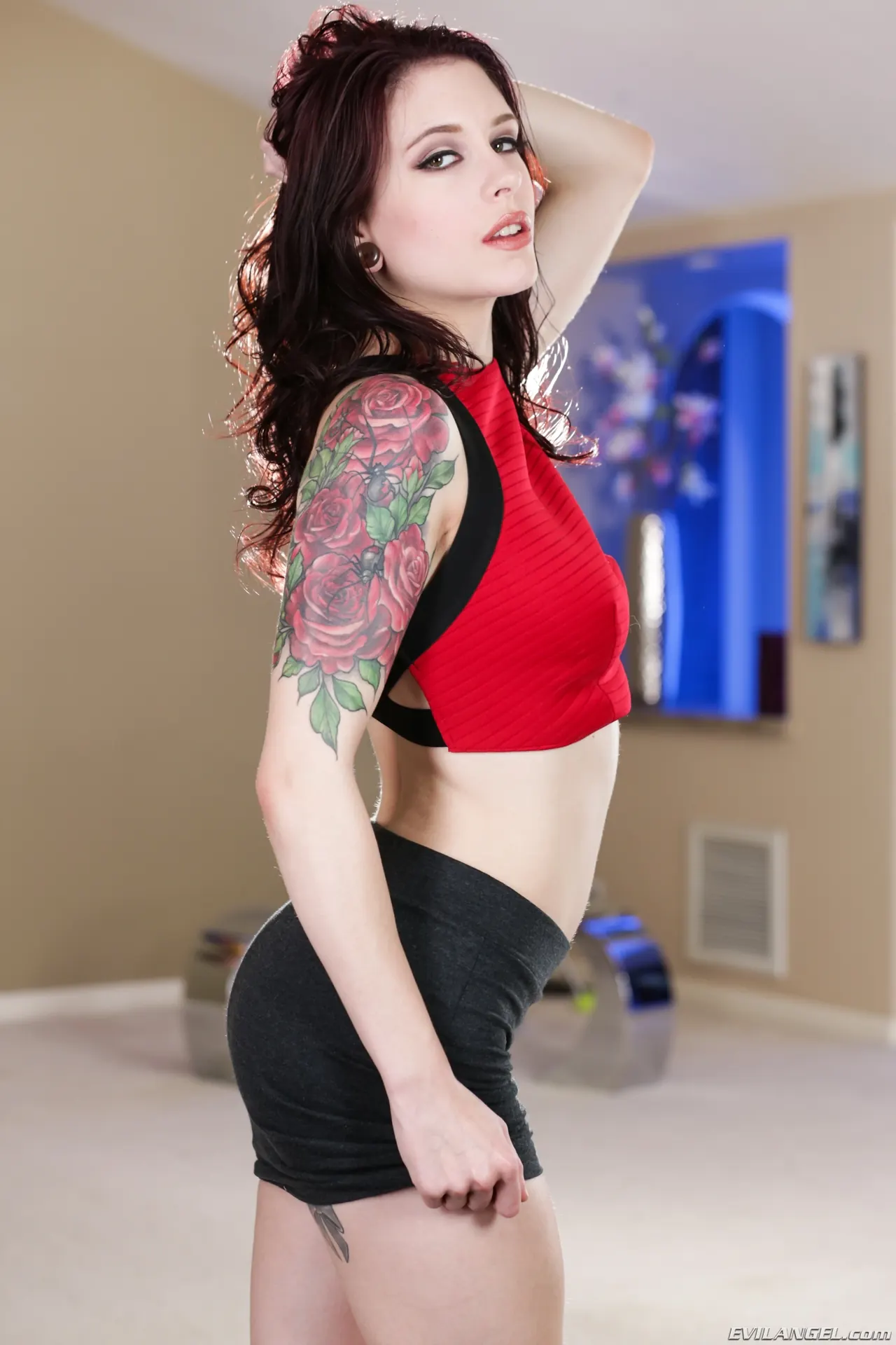 Evil Angel 'Chantajeé el culo de mi hijastra' protagonizando Anna De Ville (foto 1)