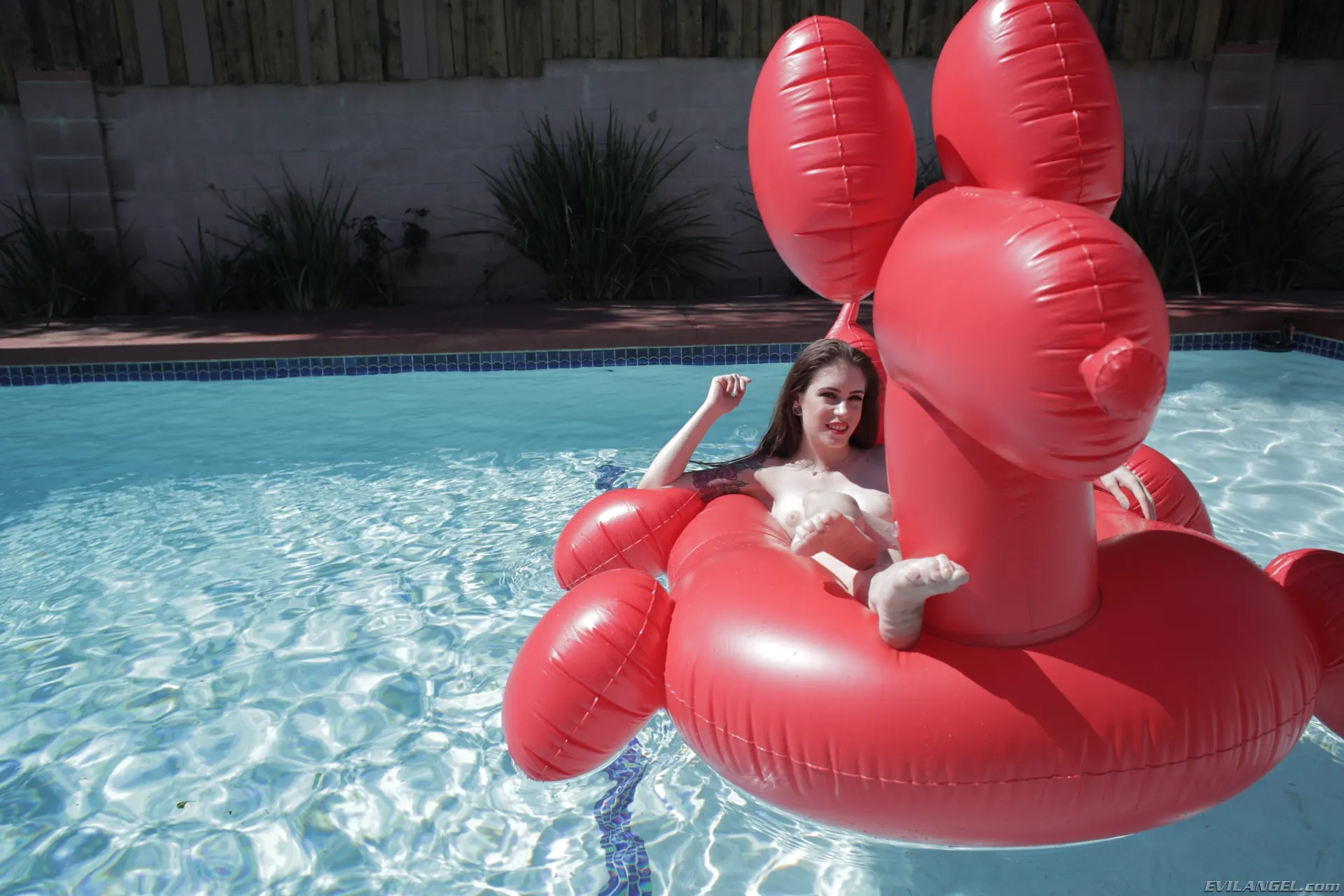 Anna De Ville en 'Putas de verano' from 'Evil Angel' (foto 265) Evil Angel 'Putas de verano' protagonizando Anna De Ville (foto 265)