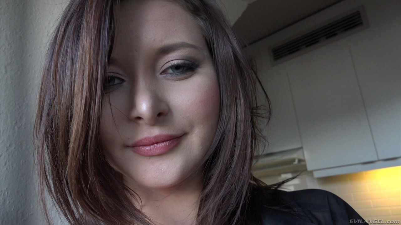 Anna Polina en 'Evil Angel' Que le jodan (Miniatura 2)