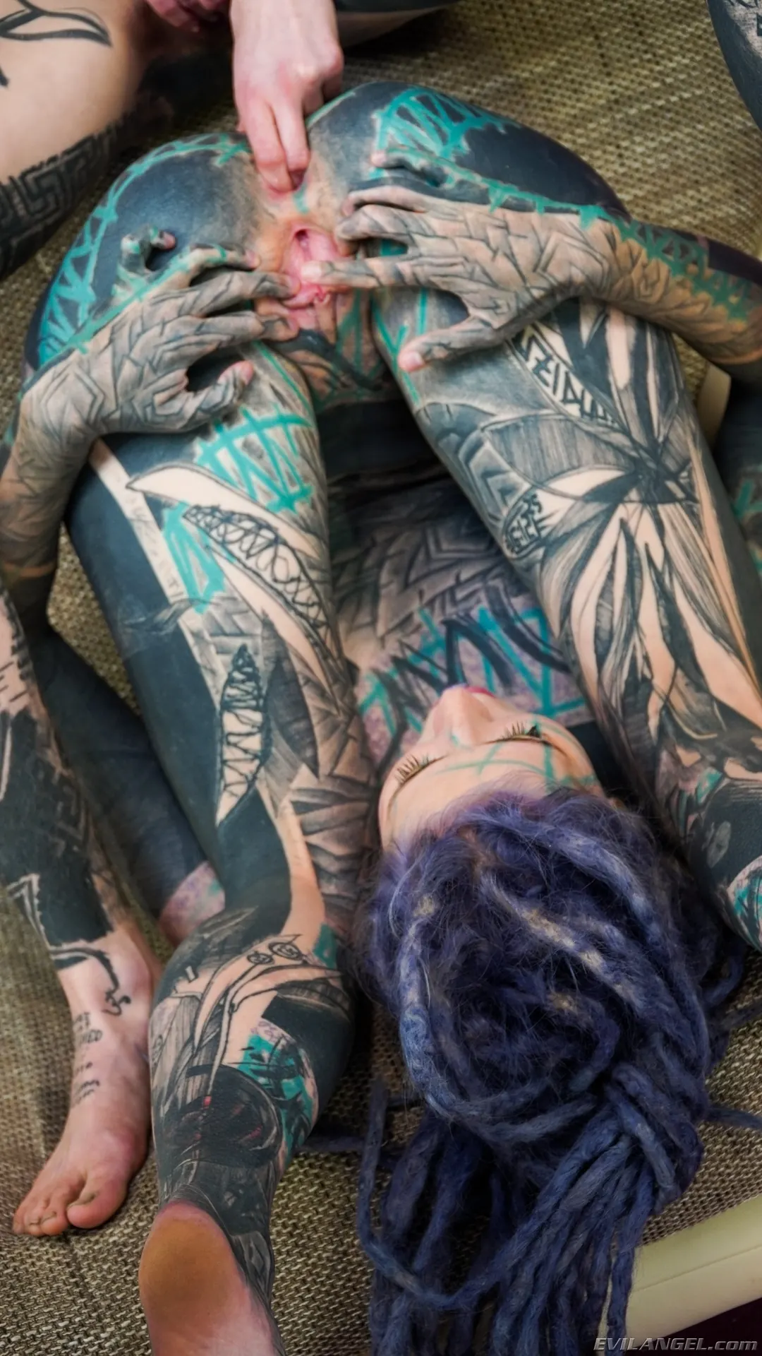 Anuskatzz in 'and Ceci Milkymouzz : Anal Fisting!' from 'Evil Angel' (Photo 5) Evil Angel 'and Ceci Milkymouzz : Anal Fisting!' starring Anuskatzz (Photo 5)