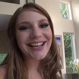 Aurora Snow en 'Evil Angel' Rocco está de vuelta (Miniatura 1)