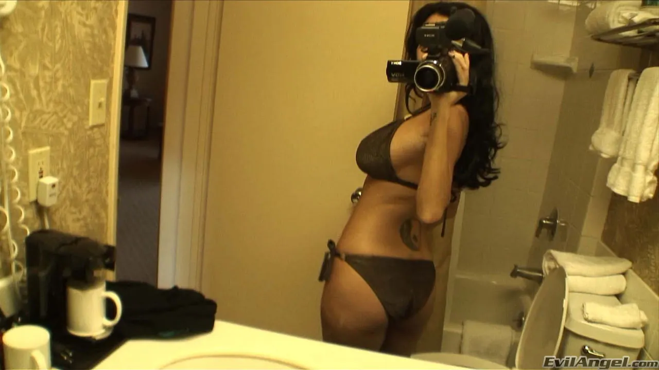 Evil Angel 'Raw 5' starring Ava Addams (Photo 2)