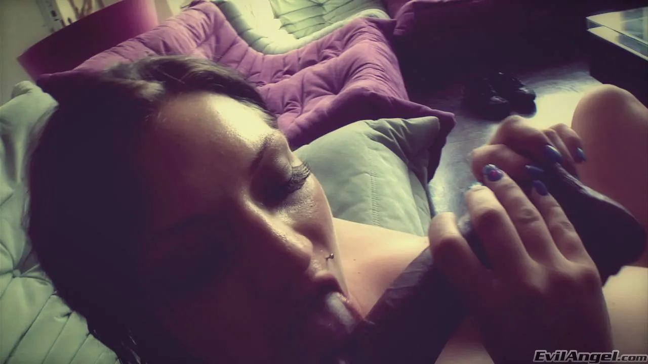 Evil Angel 'Trabajos ocasionales 5' protagonizando Ava Rose (foto 13)