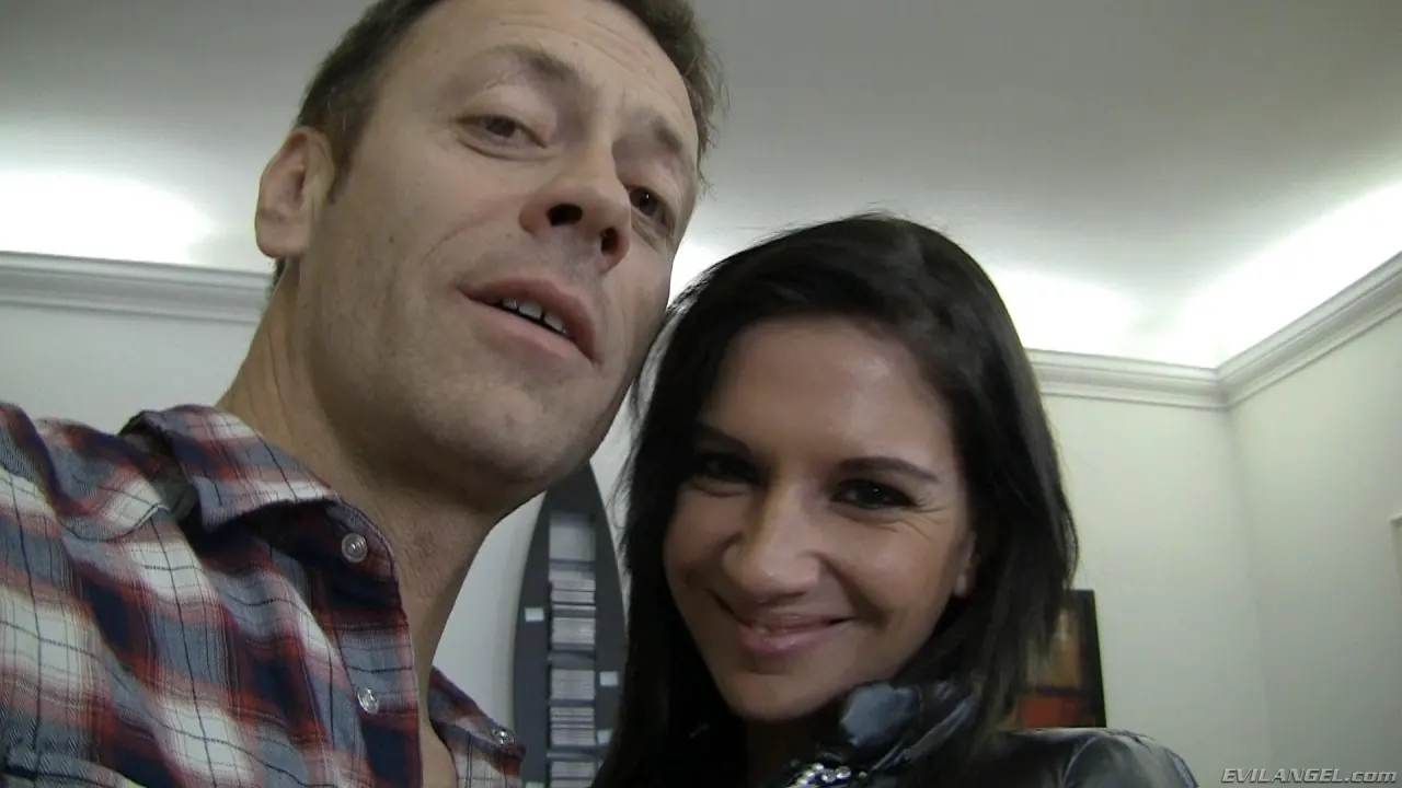 Evil Angel 'Punto de vista 16 de Rocco' protagonizando Bambi A (foto 5)