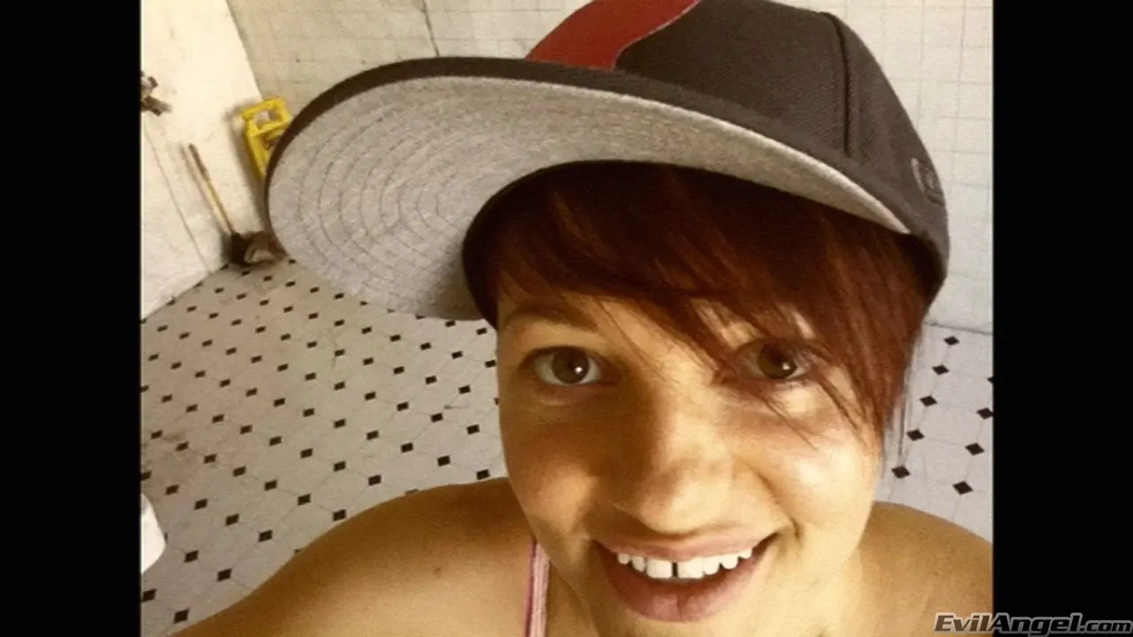 Evil Angel 'Hole In The Wall 01' starring Bella Donna (Photo 1)