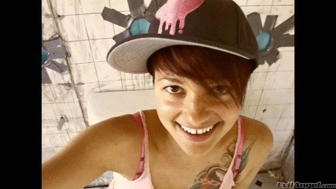 Evil Angel 'Hole In The Wall 01' starring Bella Donna (Photo 2)