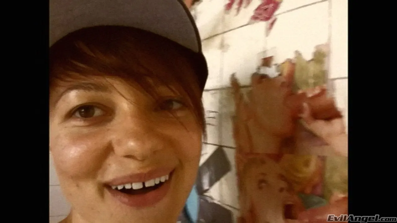 Evil Angel 'Hole In The Wall 01' starring Bella Donna (Photo 4)