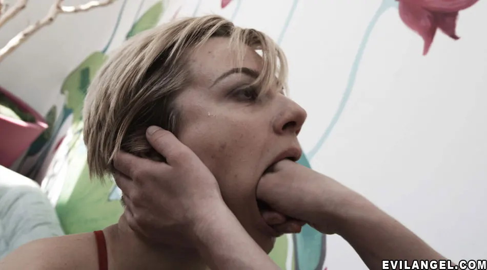 Evil Angel 'Diques con correas' protagonizando Belladonna (foto 6)