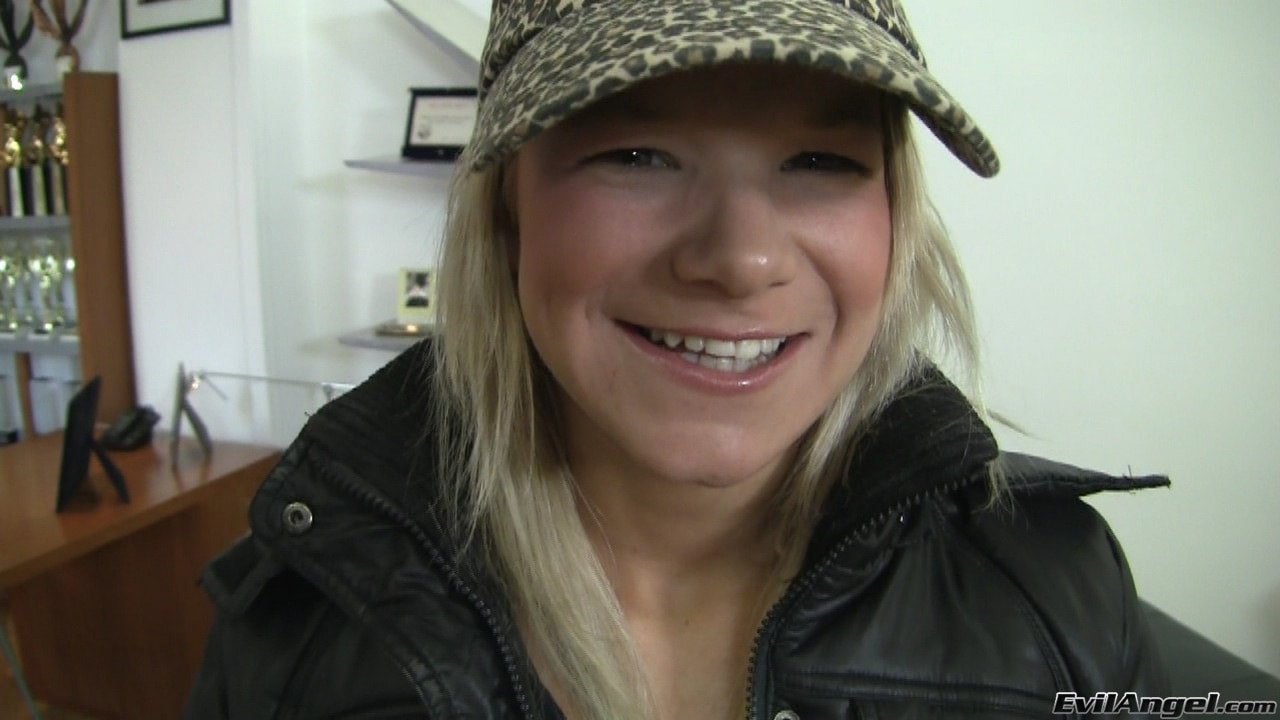 Bianca Lovely en 'Evil Angel' Punto de vista de Rocco 4 (Miniatura 2)