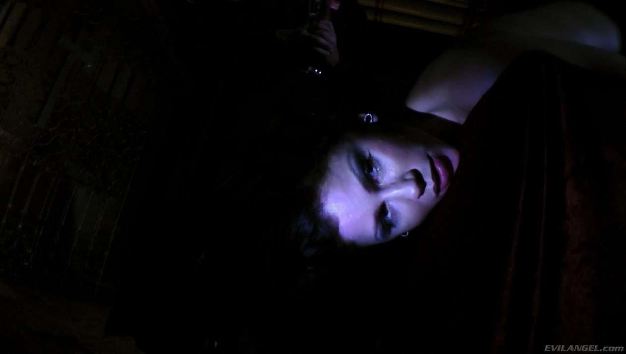 Brooklyn Lee en 'Evil Angel' Voraz - temporada 01 episodio 10 (Miniatura 2)