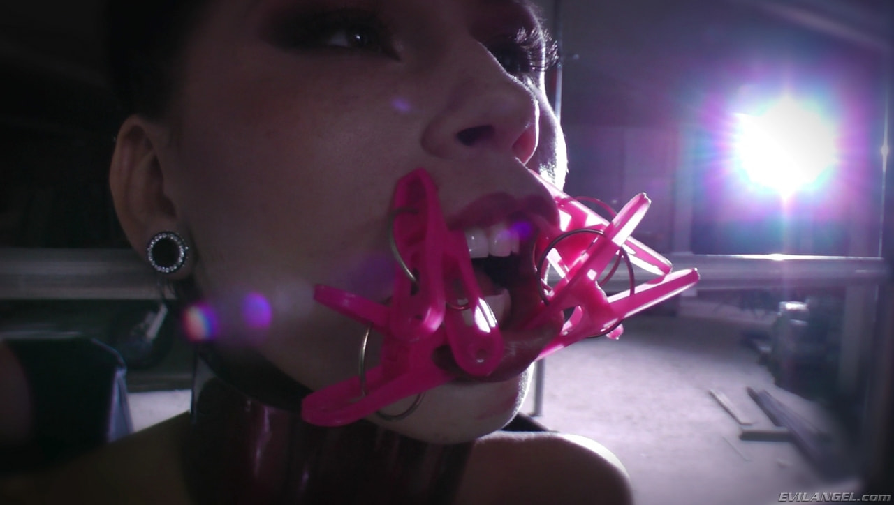Brooklyn Lee en 'Evil Angel' Voraz - temporada 01 episodio 5 (Miniatura 13)
