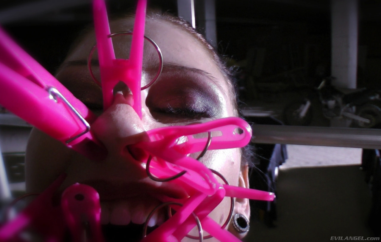 Brooklyn Lee en 'Evil Angel' Voraz - temporada 01 episodio 5 (Miniatura 15)