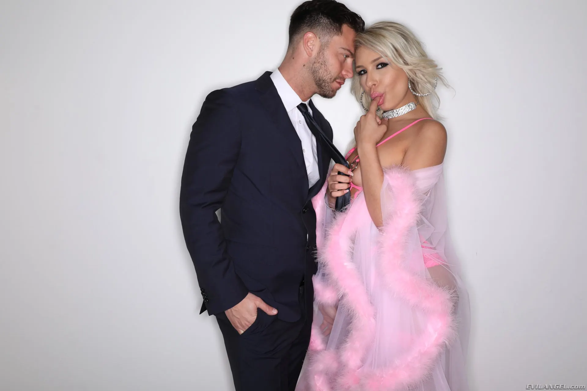 Evil Angel 'Artcore: ángeles' protagonizando Carmen Caliente (foto 168)