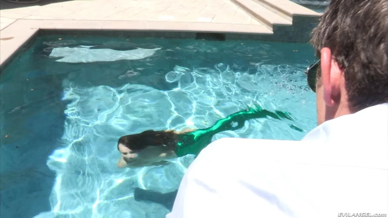 Evil Angel 'Volumen de líquido 2' protagonizando Casey Calvert (foto 1)