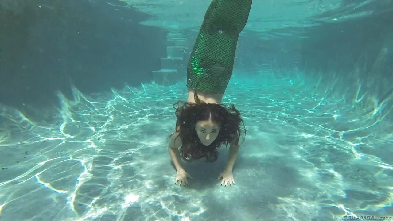 Evil Angel 'Volumen de líquido 2' protagonizando Casey Calvert (foto 2)