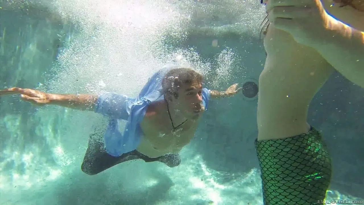 Evil Angel 'Volumen de líquido 2' protagonizando Casey Calvert (foto 4)