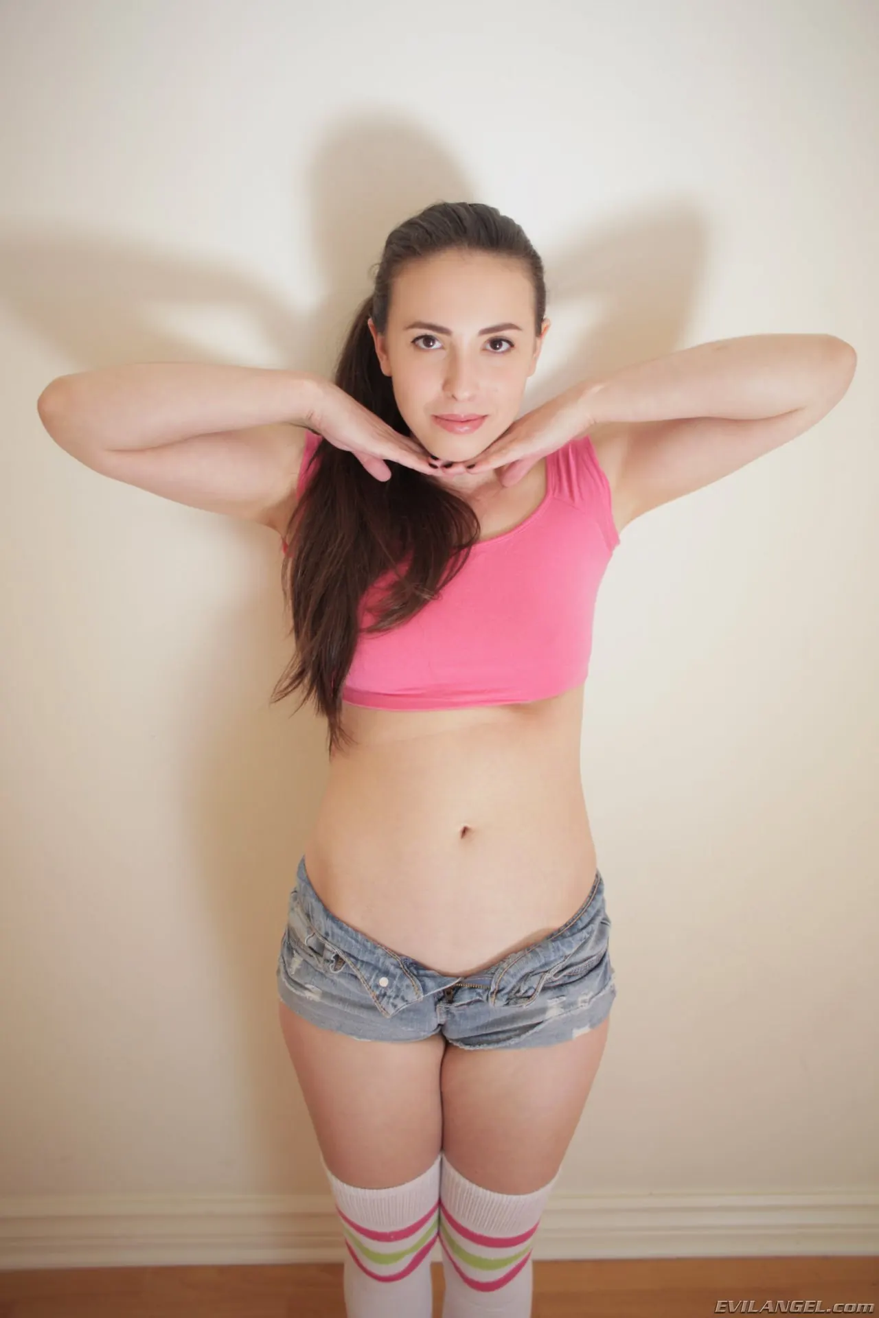 Evil Angel 'Maltratado 10' protagonizando Casey Calvert (foto 1)