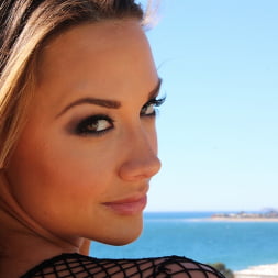 Chanel Preston en 'Evil Angel' Clase de estiramiento 15 (Miniatura 18)