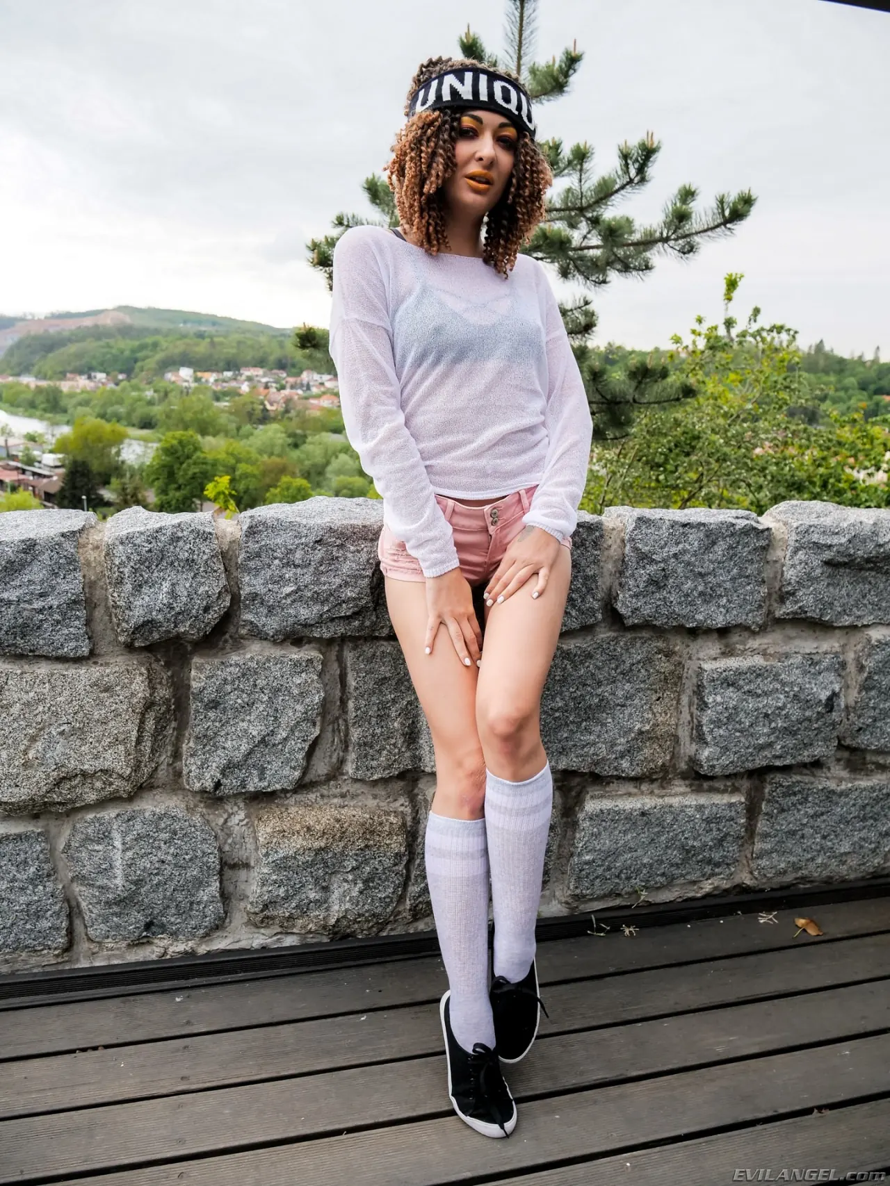 Evil Angel 'Alborotadores de doble anal' protagonizando Lola Shine (foto 1)