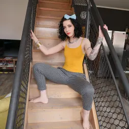 Charlotte Sartre en 'Evil Angel' Tatuado y anal (Miniatura 1)