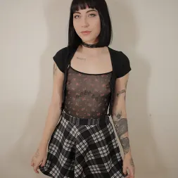 Charlotte Sartre en 'Evil Angel' Pequeños chorros (Miniatura 1)