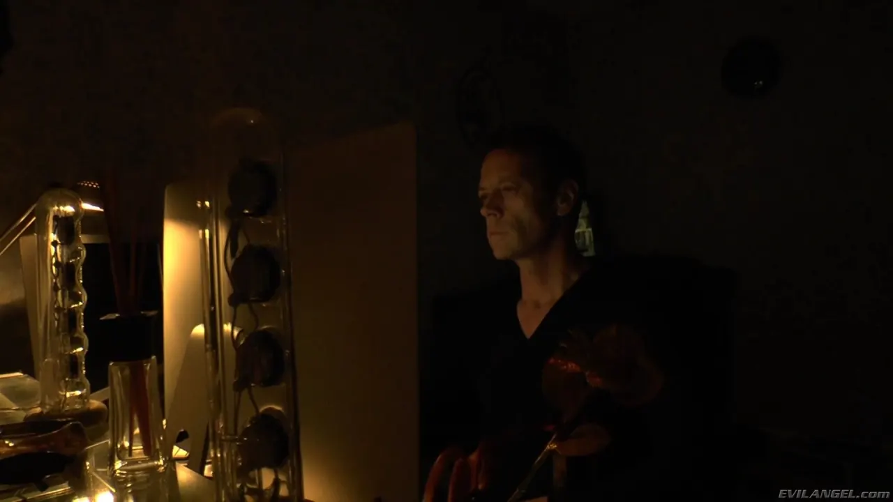 Evil Angel 'Voraz - Temporada 2 Episodio 11' protagonizando Chastity Lynn (foto 2)