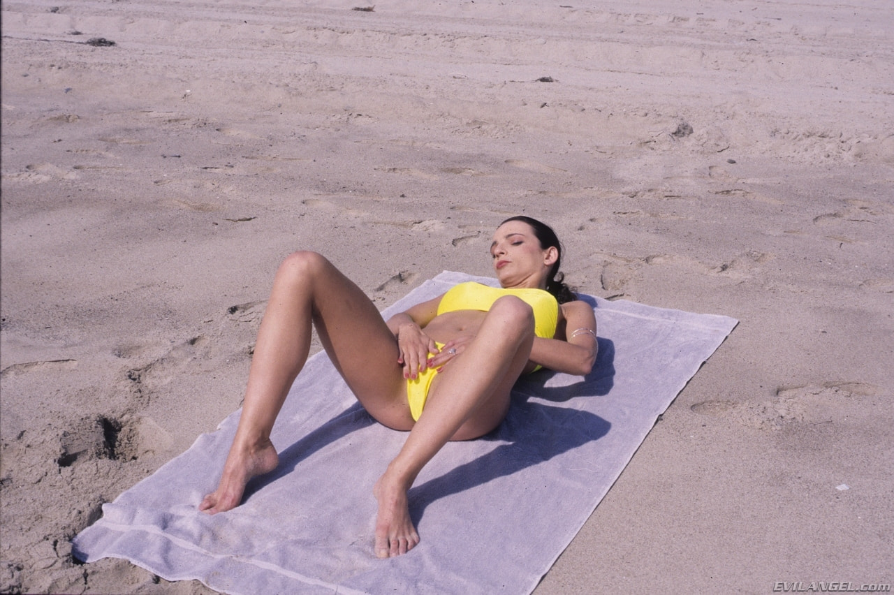 Cheri Taylor en 'Evil Angel' El paraíso del rock and roll (Miniatura 27)