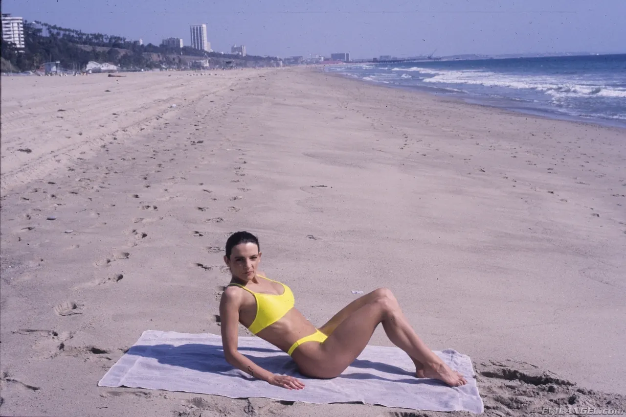 Cheri Taylor en 'El paraíso del rock and roll' from 'Evil Angel' (foto 24) Evil Angel 'El paraíso del rock and roll' protagonizando Cheri Taylor (foto 24)