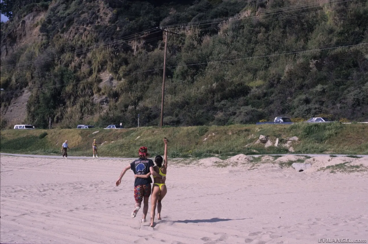 Cheri Taylor en 'El paraíso del rock and roll' from 'Evil Angel' (foto 36) Evil Angel 'El paraíso del rock and roll' protagonizando Cheri Taylor (foto 36)